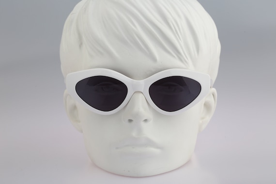 Nouvelle Vague Audrey P15, Vintage 90s White Cat Eye  display picture 2
