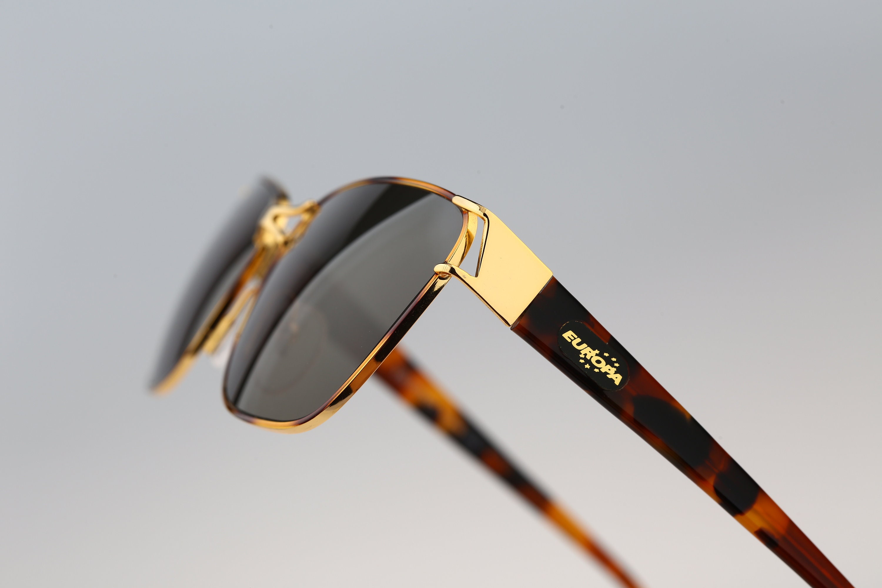 Vallotica Europa 57, Vintage 90s Unique Gold & Tortoise  display picture 1