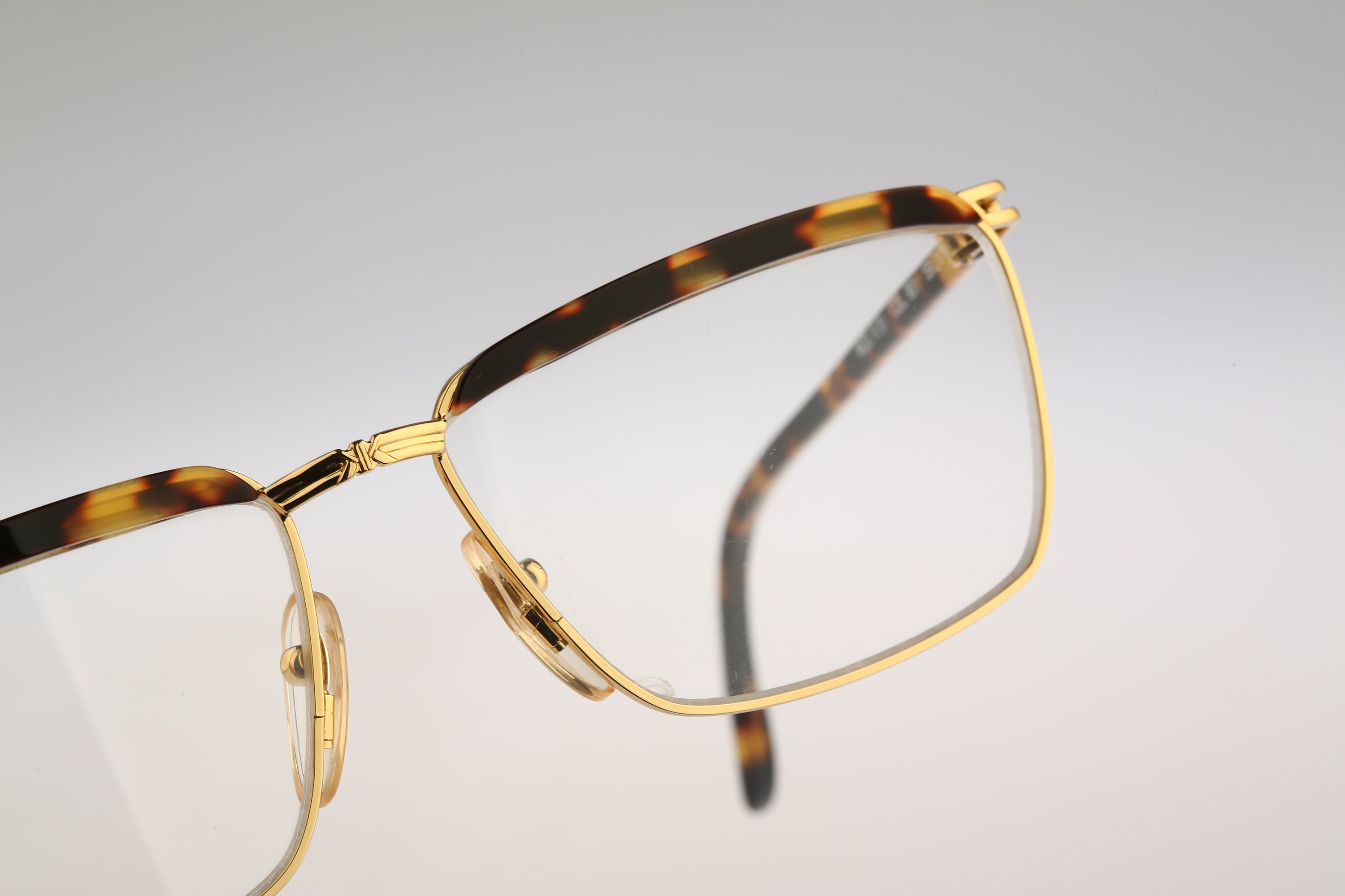 Krizia K 81 961, Vintage 90s Gold & Tortoise Browline Unique  display picture 2