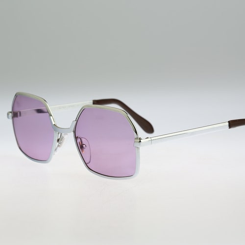 Glojus, Vintage 70s tinted purple lenses unique silver hexagon shops sunglasses women, NOS
