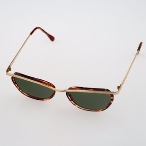 Nouvelle Vague Chanel P22, Vintage 90s gold and tortoise commbo cat eye sunglasses women NOS image 8