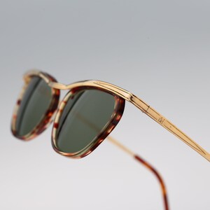 Nouvelle Vague Chanel P22, Vintage 90s gold and tortoise commbo cat eye sunglasses women NOS image 7