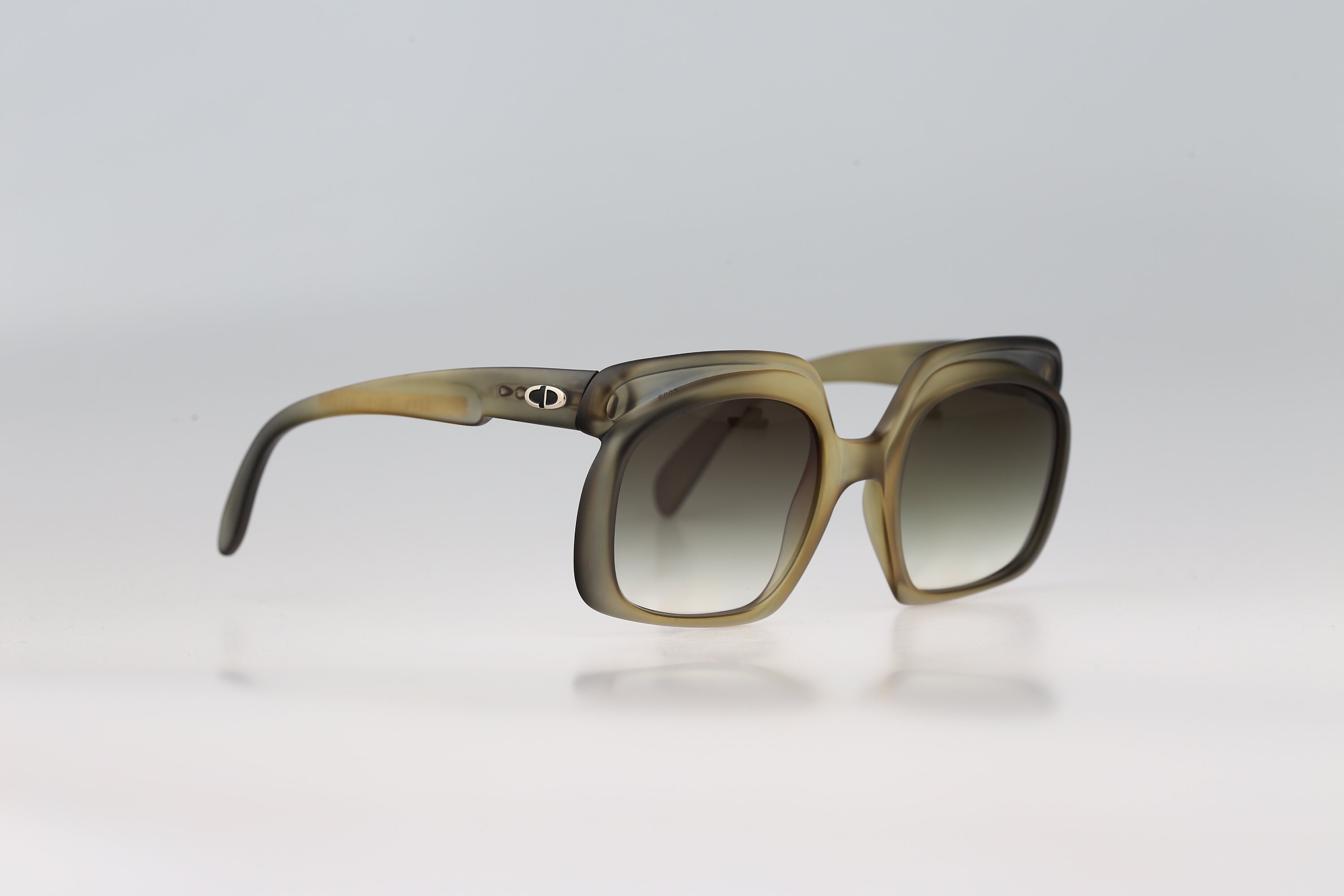 Pre-owned ‘Christian Dior Vintage Green Sunglasses 2009 571 Blue Lens’ Christian Dior vintage sunglasses 2009 571 green 50/20 130MM  main image 2