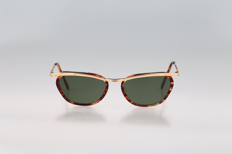 Nouvelle Vague Chanel P22, Vintage 90s gold and tortoise commbo cat eye sunglasses women NOS image 3