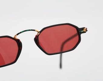 Contro Verse 3220 010 40, Vintage 90s tinted red lenses unique black small hexagon sunglasses women, NOS
