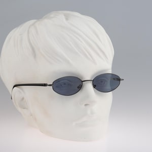Etro VE 9338 R35, Vintage 90s black and gray small slim oval sunglasses women NOS