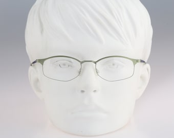 Es ist Titanium 602, Vintage 90er Laser cut ultra leicht nylor grün klein rechteckig Brillengestell Damen / NOS