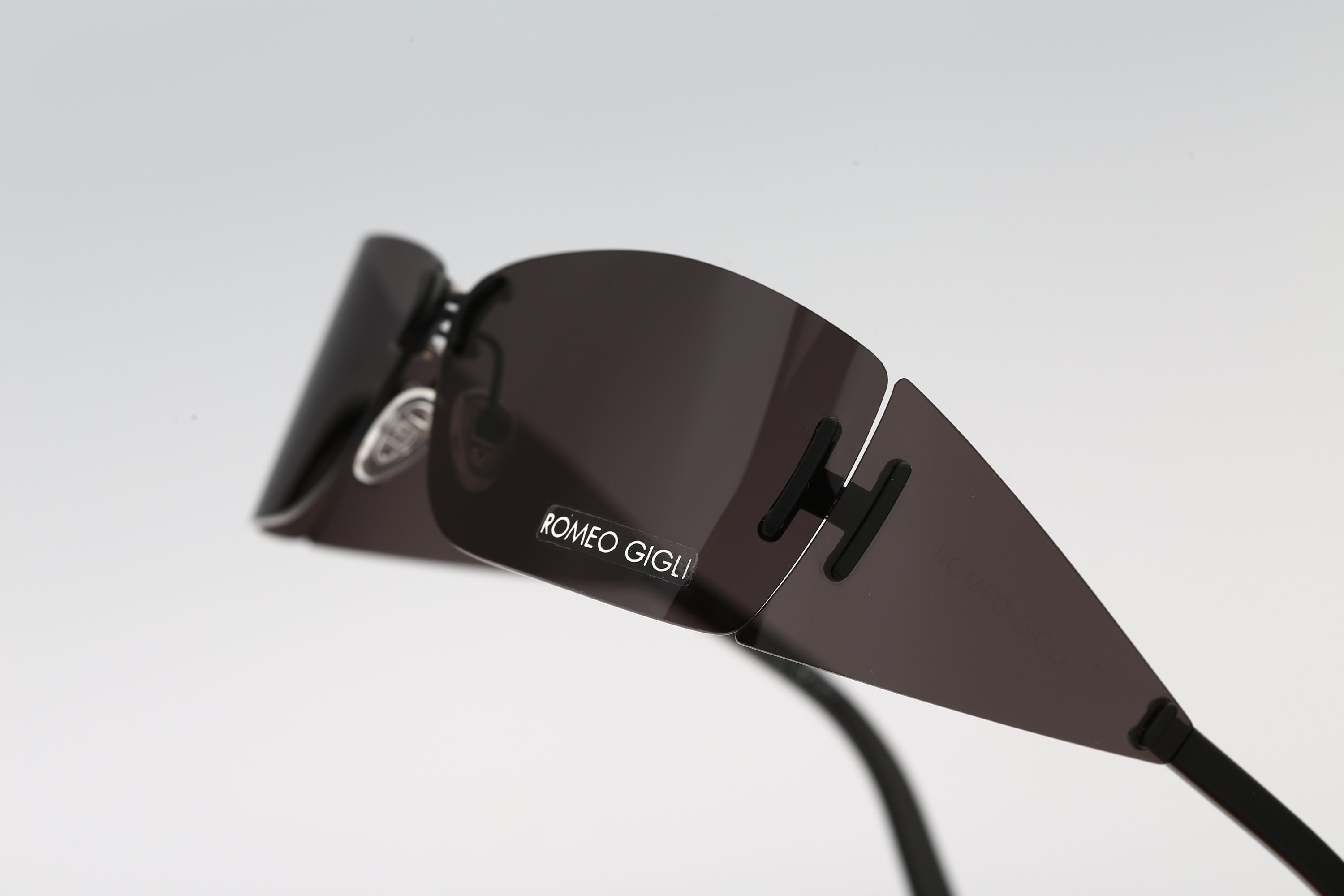 Romeo Gigli RG 61001, Vintage 2000s Black Wrap Side Shileds Romeo Gigli RG 61001, Vintage 2000s Black Wrap Side Shileds