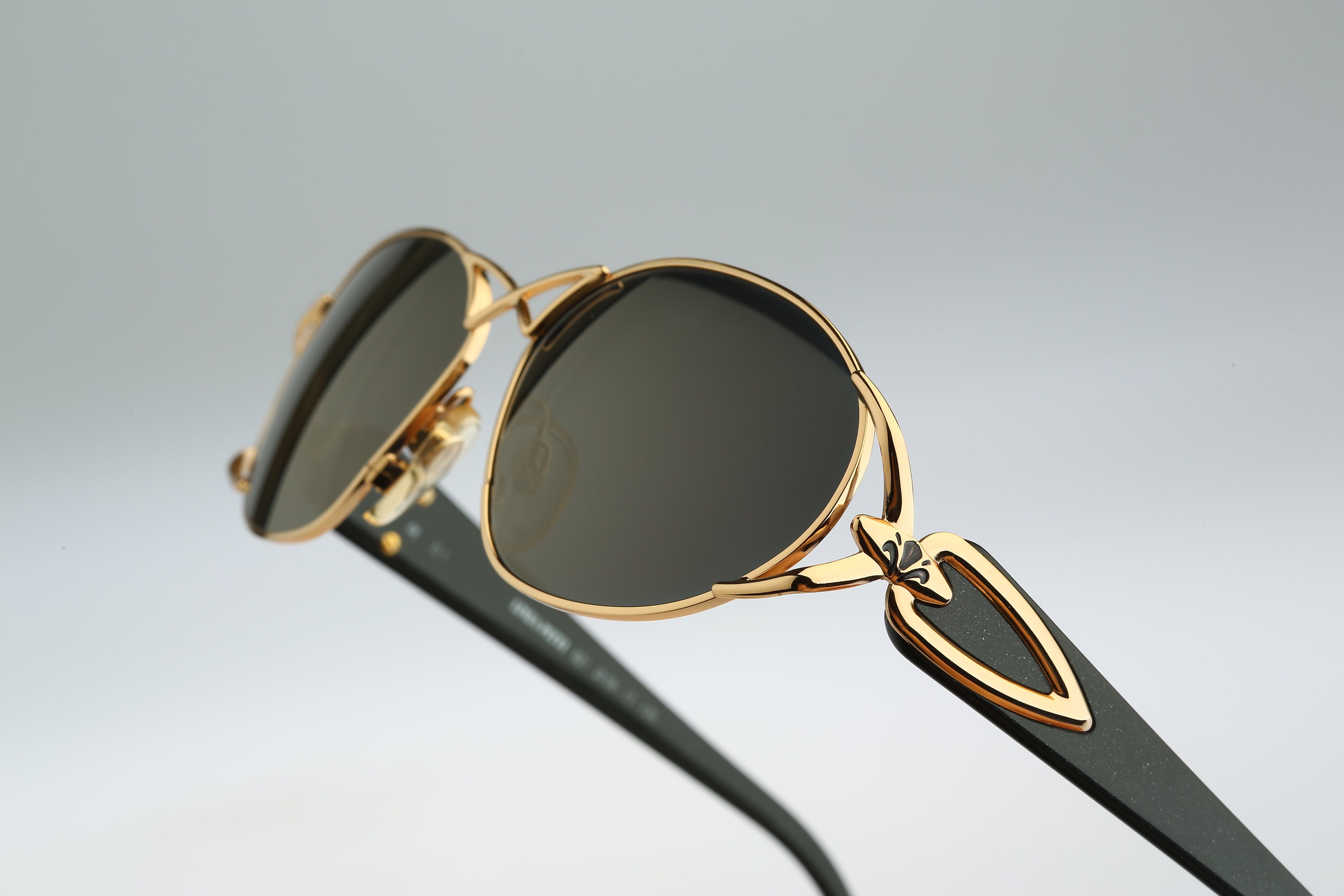 Linea Pitti 621 1, Vintage 90s Unique Victorian Gold Oval