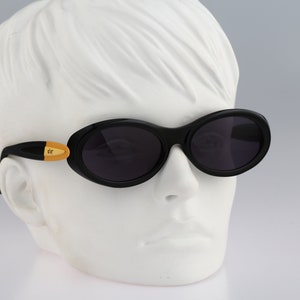 Von Furstenberg MF 97 700, Vintage 90&#39;s black oval sunglasses womens / NOS
