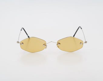 Vintage jaren 90 gespiegelde getinte gele glazen zilveren zeshoekige kleine randloze dameszonnebril NOS
