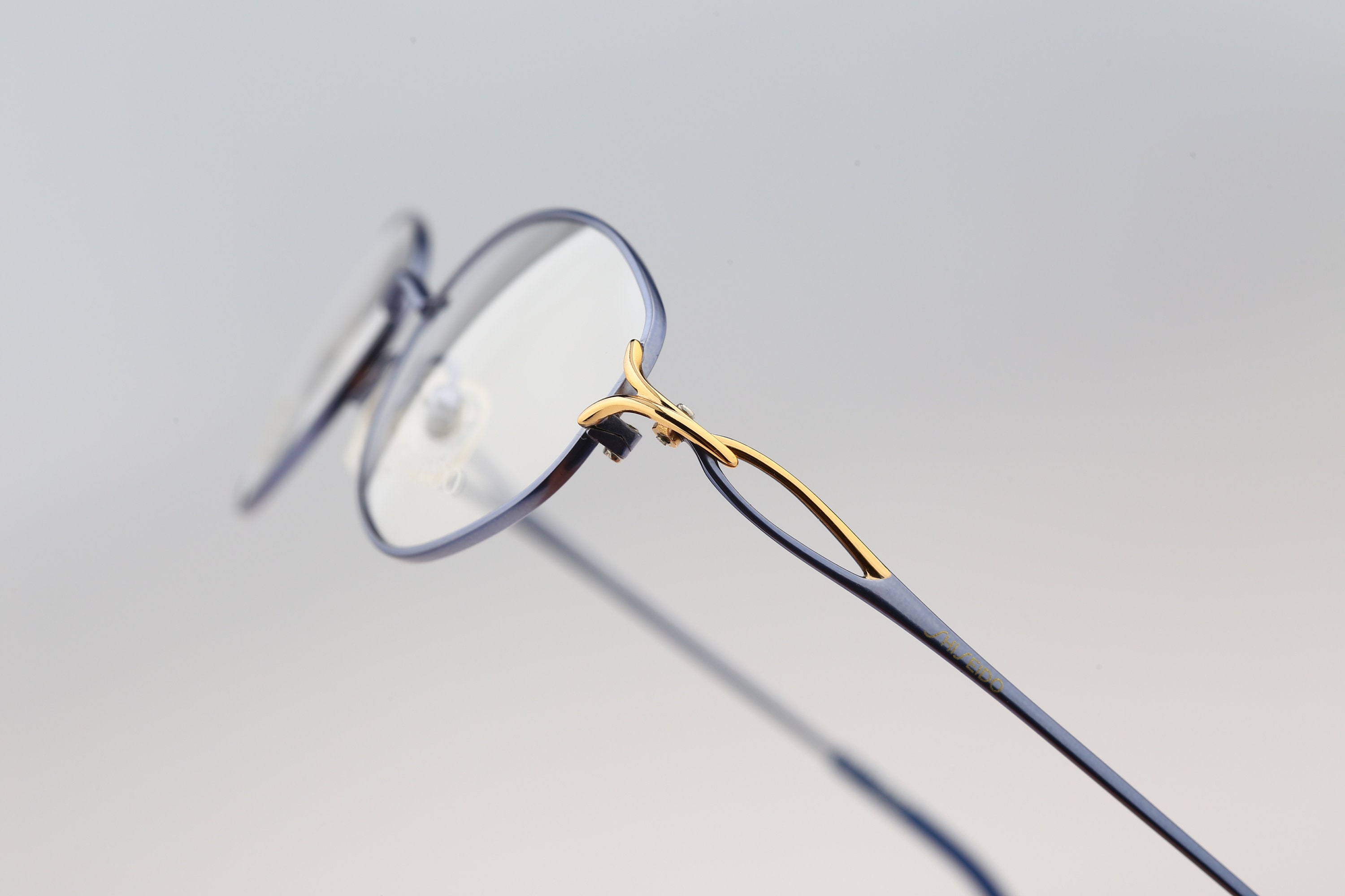 Shiseido SH 2055 4 Titanium , Vintage 90s Unique Purple