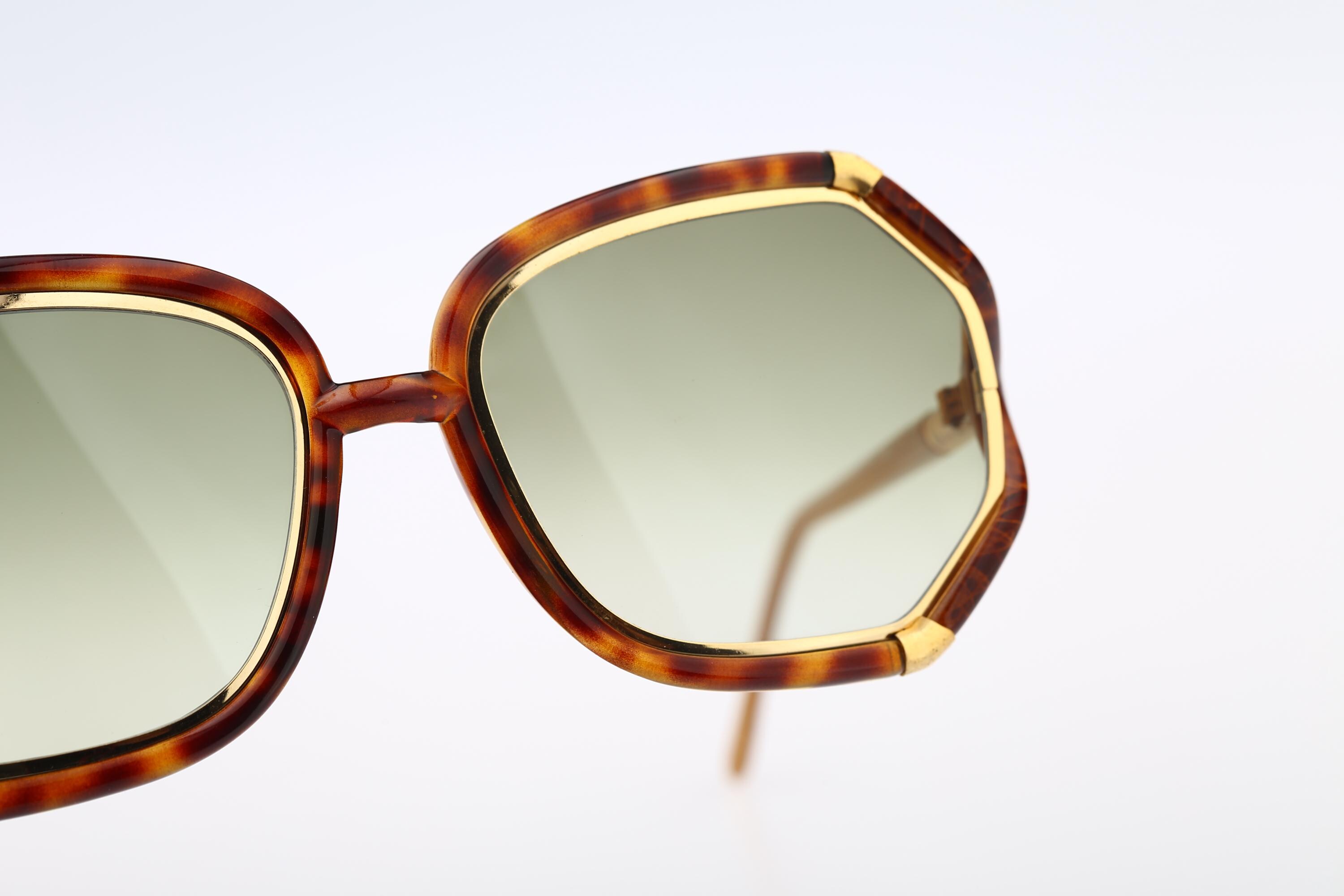 70s Vintage Ted Lapidus Oversized Gold Tone Tortoise Shell Sunglasses Vintage Ted Lapidus Oversized Sunglasses - Raleigh Vintage main image 4