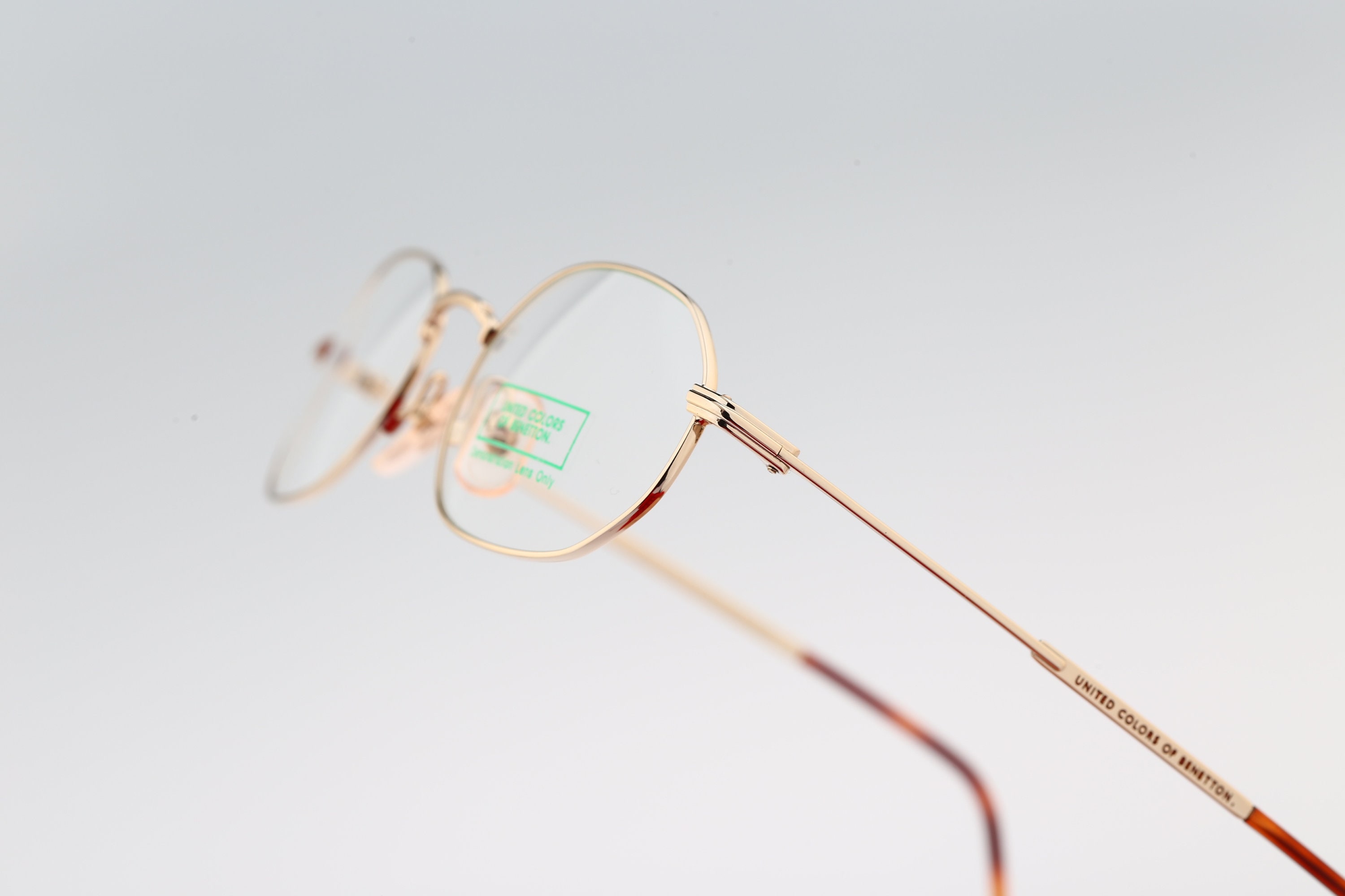 United Colors of Benetton A55 100, Vintage 90s Gold Small Hexagon