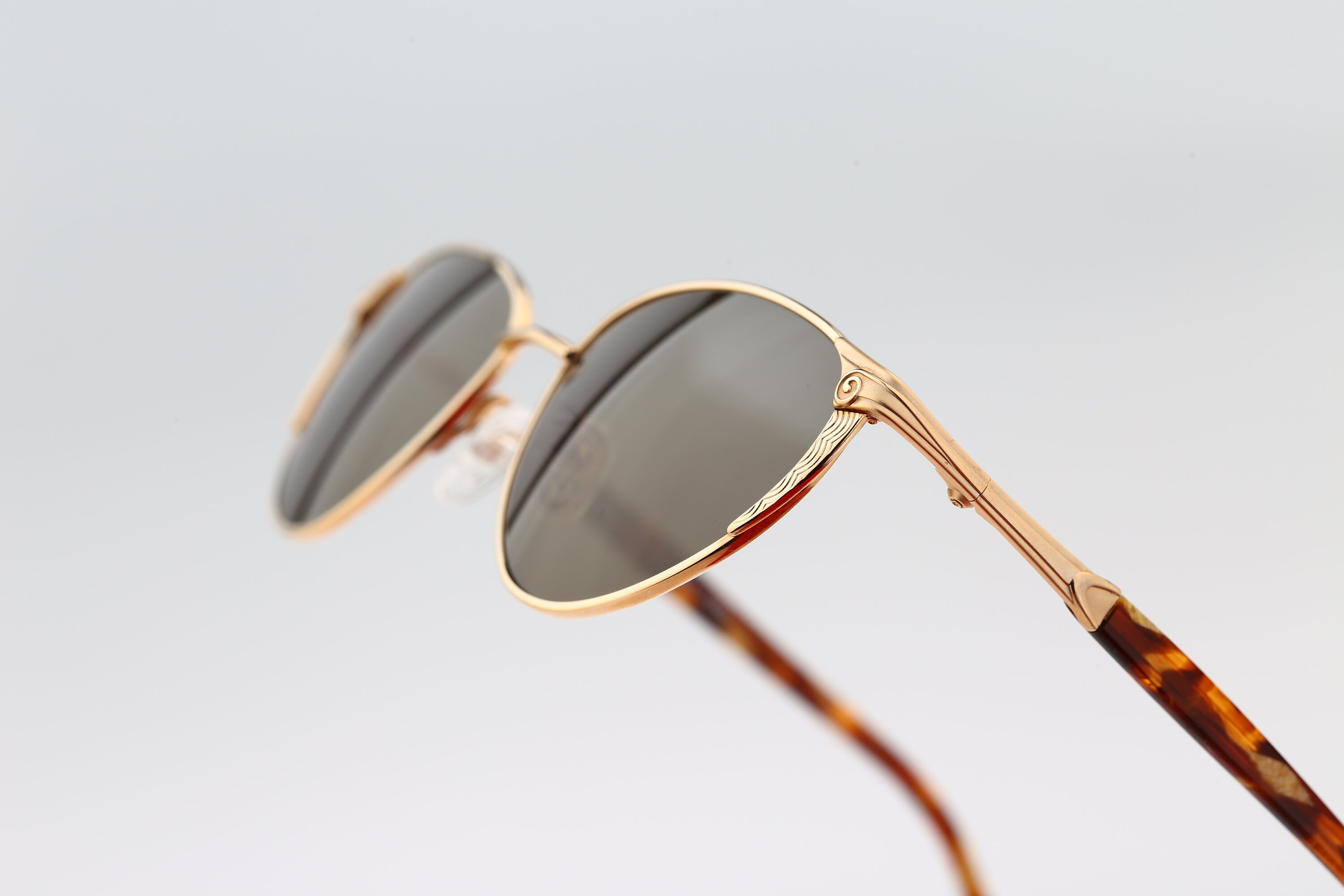 YVES COGAN Vintage Tortoiseshell Gold Green Lens Oval Sunglasses Y901 52 mm Yves Cogan YC 010 C 900, Vintage 90s Gold & Tortoise Unique  main image 2