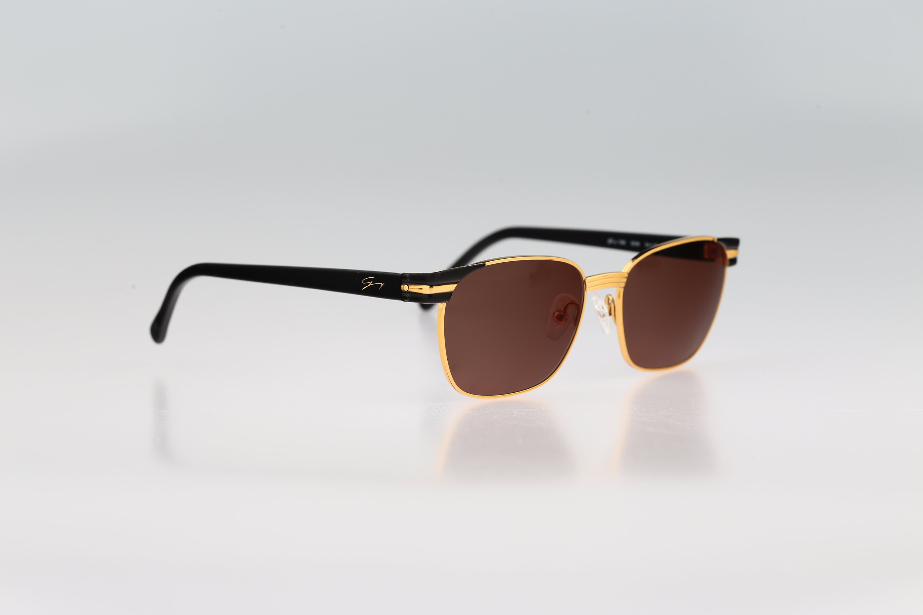 Genny 536 5036, Vintage 90s Black and Gold Small Square