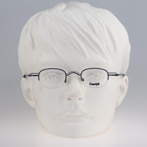 Freestyle Funny By Argenta 78K 002、ヴィンテージ 90 年代 ブルー ハーフ リム マイクロ スモール スクエア 眼鏡フレーム メンズ & レディース NOS