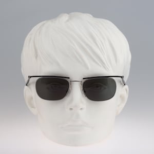 TLH 02 51 G 7、ヴィンテージ 90 年代 グレーとブラックのブロウライン スチームパンク スクエア サングラス メンズとレディース、NOS