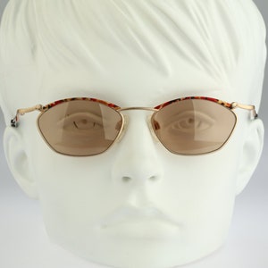 Mondi by Metzler 2835 508, Vintage 90s tinted brown lenses unique gold & tortoise small hexagon cat eye sunglasses women, NOS