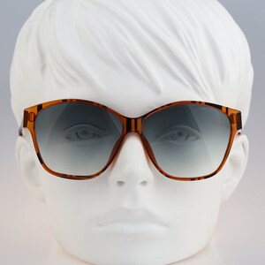 Vienna Line 3705 31, Vintage 80s unique clear square butterfly sunglasses women NOS