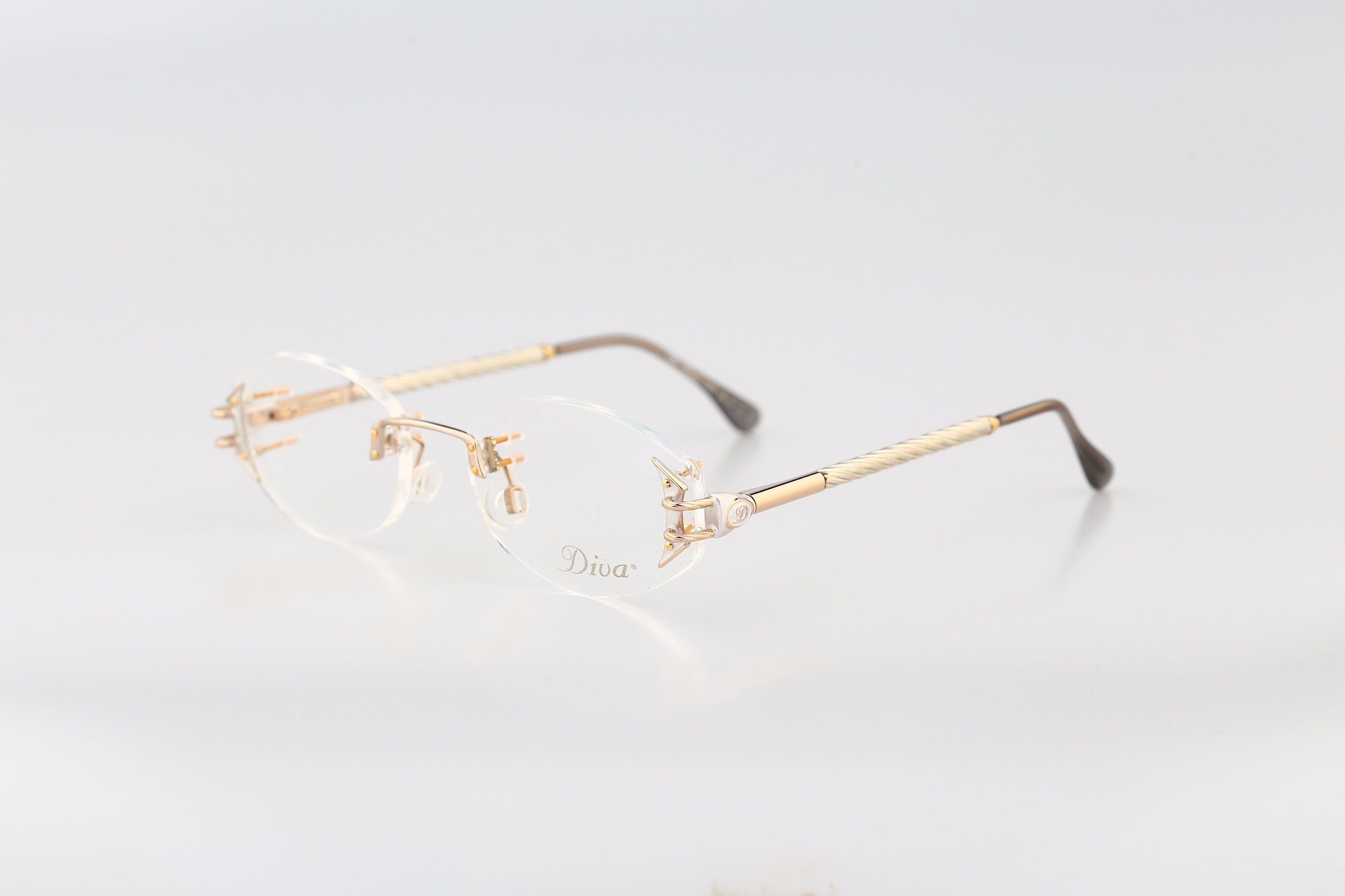 Diva 5142 19, Vintage 90s Unique Silver & Gold Rimless Oval  display picture 3