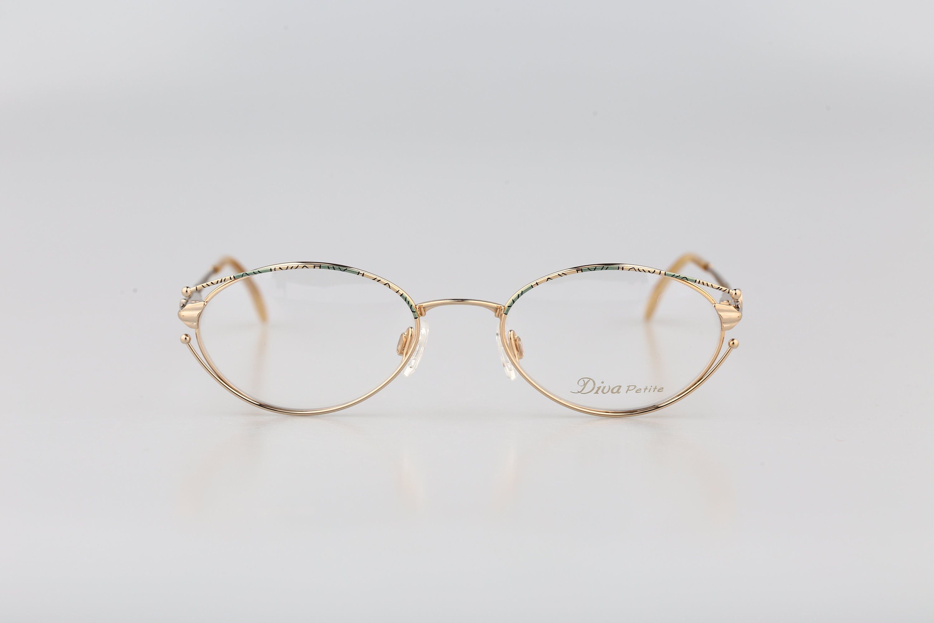 Diva petite Eastern States 9159 48-18 135 C-2.E eyeglasses gold half rim N14 Adela Cat Eye Black/Golden Eyeglasses | Glassesshop main image 3