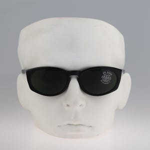 Vuarnet Pouillox 073, Vintage 90er Jahre gehärtete Glas Linsen schwarz Rechteck Sonnenbrille Herren & Damen NOS