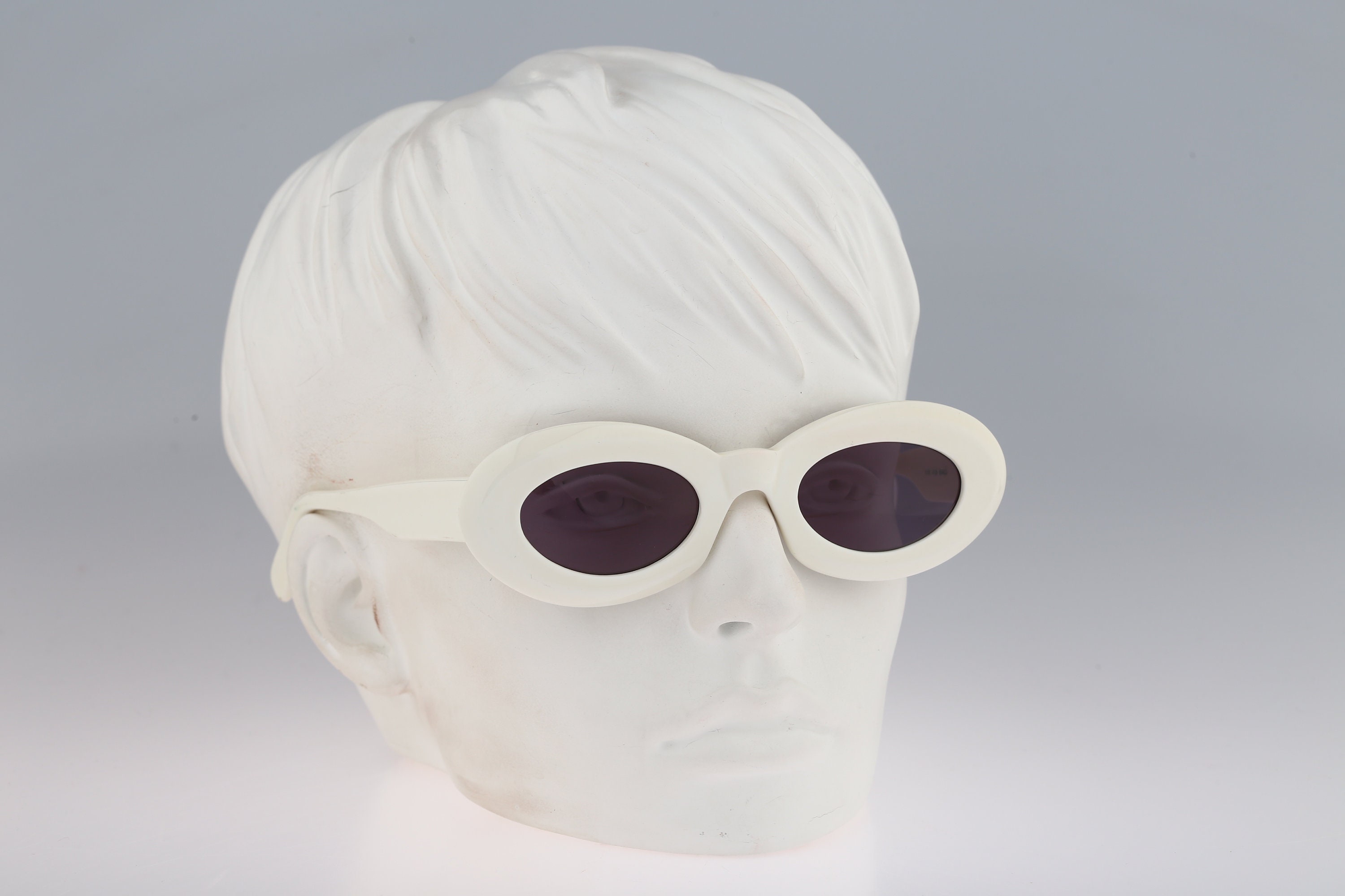 Kador K 161 Bianco, Vintage 90s Wite Thick Oval Sunglasses