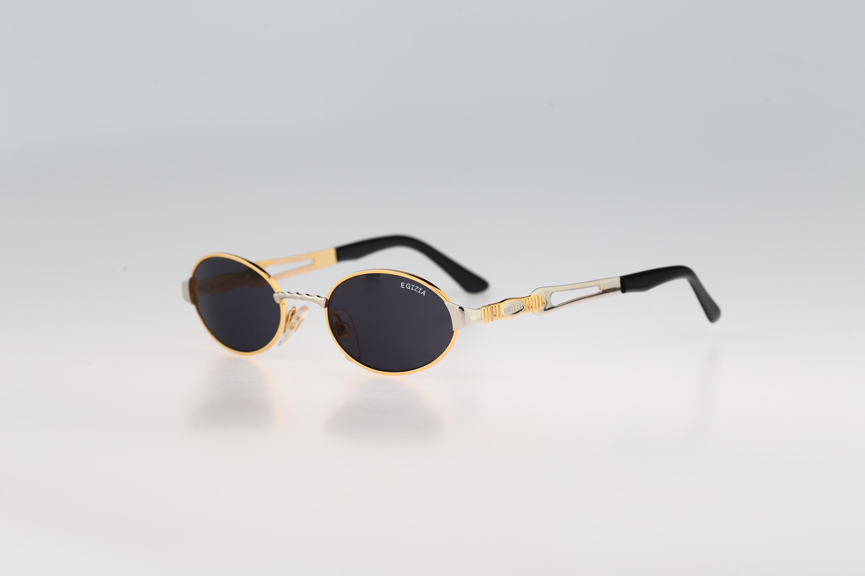 Egizia 22 019, Vintage 90s Gold and Silver Small Oval 