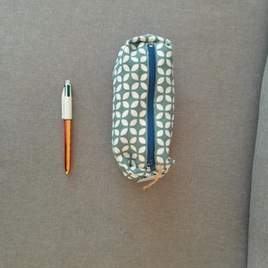 trousse à crayon école en coton bleu et blanc motifs géométriques