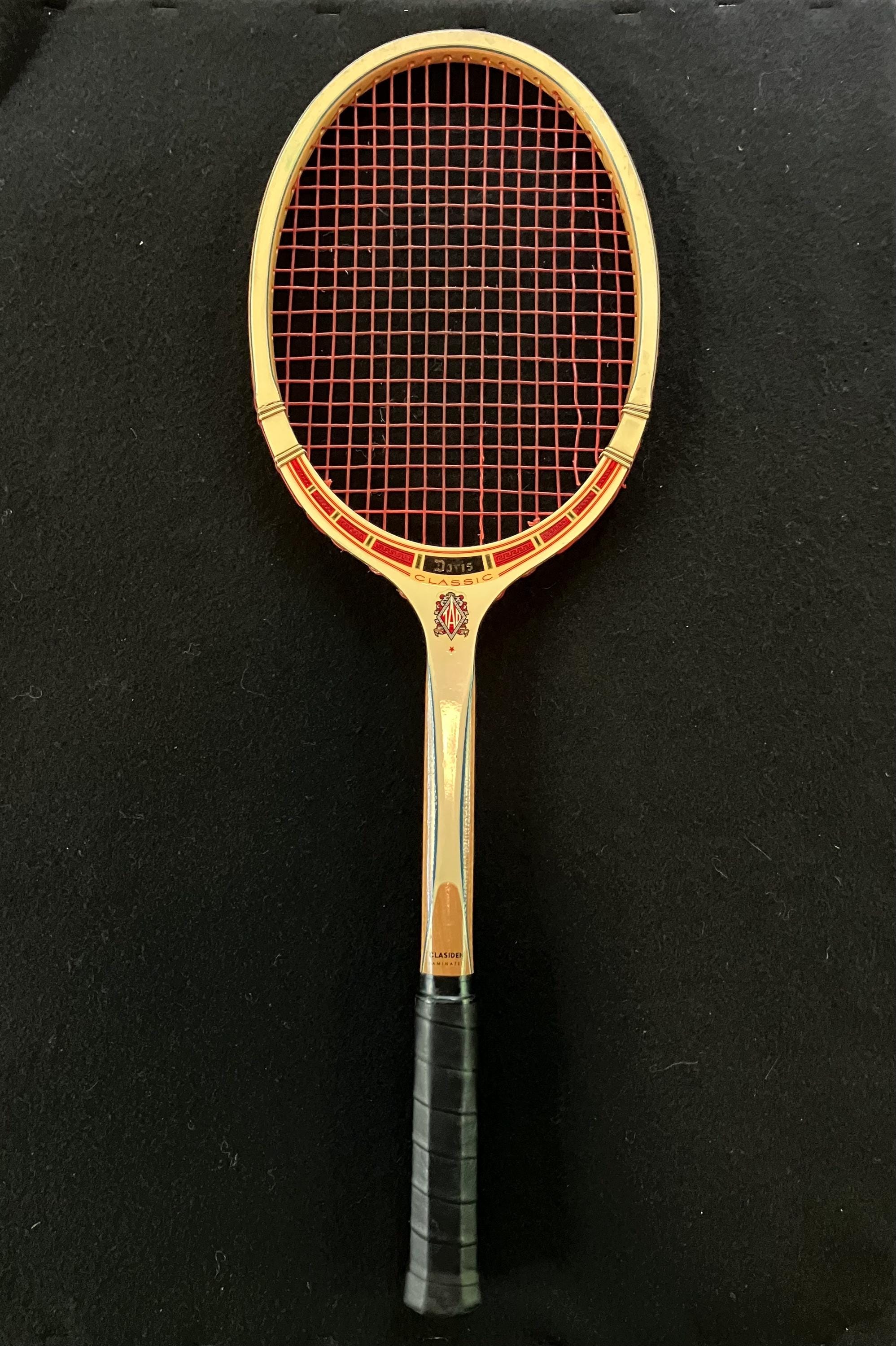RAQUETTE DE TENNIS VINTAGE EN BOIS TAD DAVIS / VICTOR TAD. ANCIEN / PRÉSENTOIR RAQUETTE DE TENNIS VINTAGE EN BOIS TAD DAVIS / VICTOR TAD. ANCIEN / PRÉSENTOIR