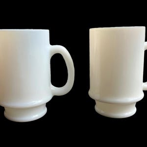 Matching set of vintage Hazel Atlas white milk glass pedestal mugs from the mid-20th century, features a pedestal base and a D-shaped handle