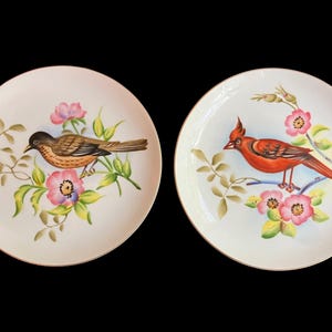 Pair of vintage Lefton China collectible wall hanging hand painted porcelain decorative bird plates, Made in Japan, 8&quot; wide