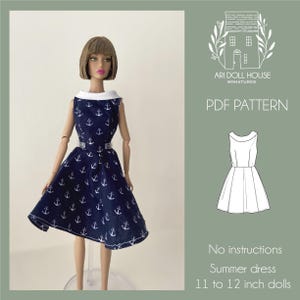 Könnte beinhalten: PDF-Schnittmuster für ein Sommerkleid für 28 bis 30 cm große Puppen. Das Kleid ist marineblau mit weißen Ankern und einem weißen Kragen. Das Schnittmuster enthält eine Strichzeichnung des Kleides.