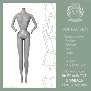 Puede incluir: Una muñeca gris con extremidades articuladas está junto a una hoja de patrones. El patrón PDF incluye corpiño, mangas, falda y pantalones. El patrón es para muñecas de 28 a 30 cm, para muñecas B* TNT & VINTAGE.