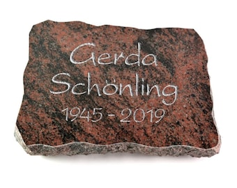 Granit Grabplatte 40x30x5cm im Material Aruba, Oberfläche Poliert - Kanten gesprengt inklusive Inschrift und Ornament