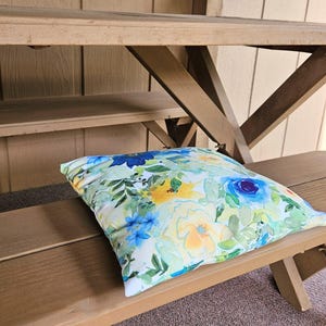 Floral Throw Pillow, Wildflower Spun Polyester Square Couch Pillow, Blue and Yellow Watercolor, Floral Bedroom Throw Pillow With Cover Decor afbeelding 2