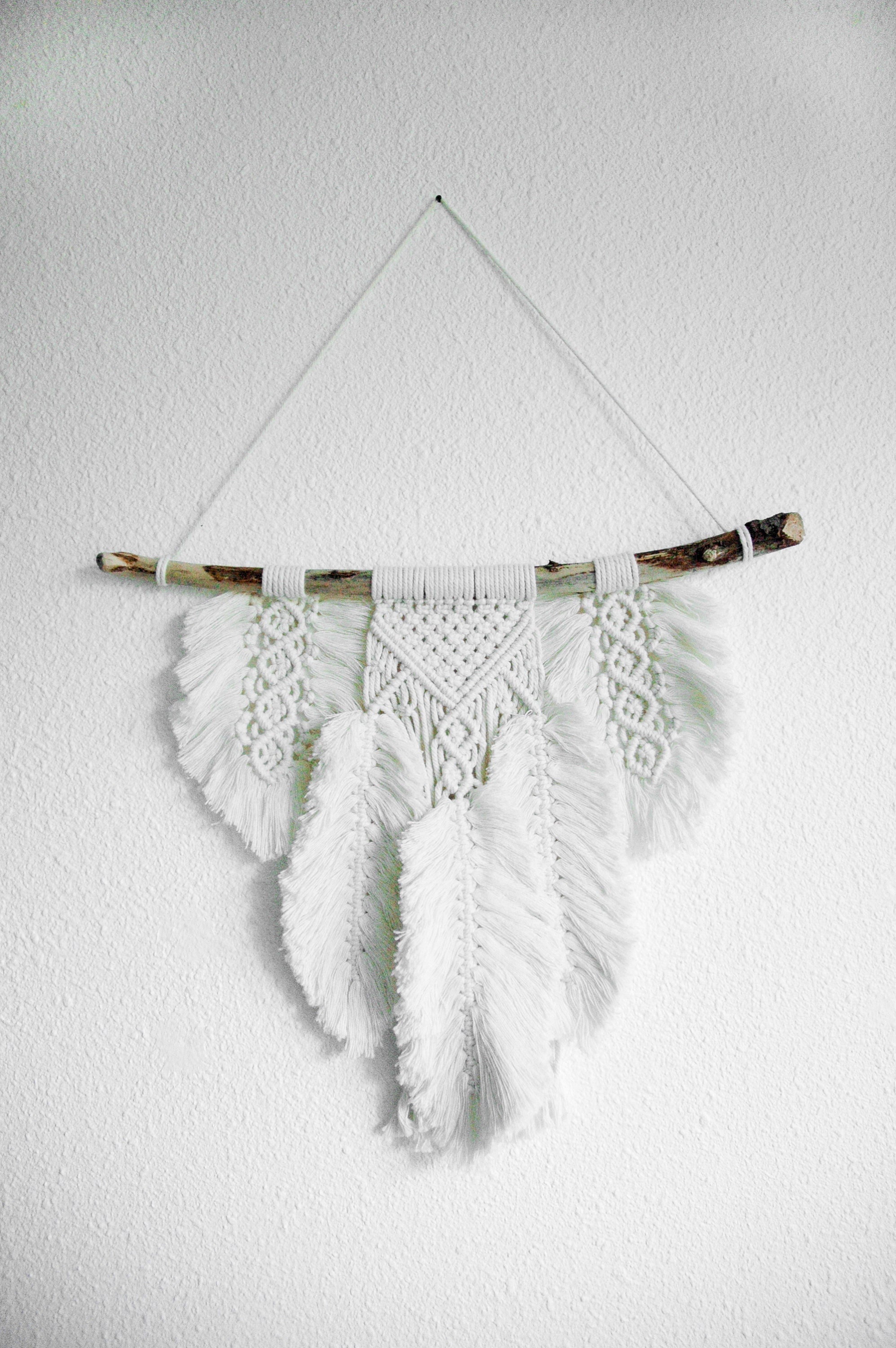 Macramé Mural à Plumes, Suspension sur Bois Flotté