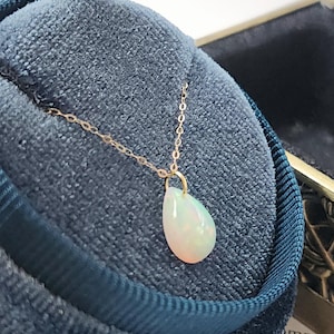 18K Solid Gold Halskette / 1Ct Birnenform Natürlicher Opal Anhänger / Minimalistische Opal Halskette / Perfektes Geschenk für Weihnachten