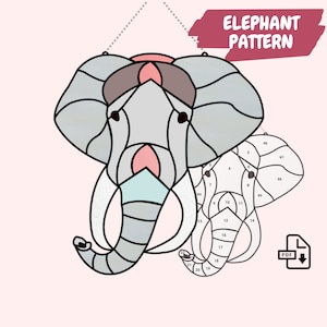 K&ouml;nnte beinhalten: Ein Bleiglasmuster eines Elefanten mit nummerierten Abschnitten f&uuml;r ein Bastelprojekt. Das Muster ist in Schwarzwei&szlig; mit einem rosa-blauen Farbschema. Der Text "ELEPHANT PATTERN" ist oben im Bild in Rot. Der Text "PDF" befindet sich in einem wei&szlig;en Feld mit einem nach unten zeigenden Pfeil.