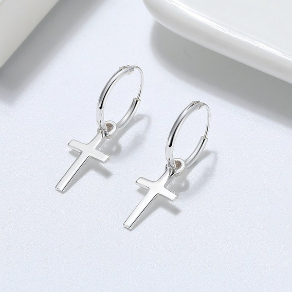 Boucles d'oreilles Sterling Silver Cross Huggie Hoop, Boucles d'oreilles Dainty Cross, Boucles d'oreilles Cross Charm Dangle, Bijoux religieux, Cadeau spirituel pour elle