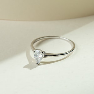 0.50 Carat Pear Shape Cubic Zirconia Ring for Women / 925 Sterling Silver Ring / Solitaire Ring / Size US 6 to US 8 / Gift Boxed
