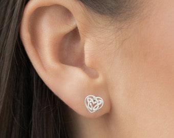 Boucles d'oreilles coeur celtique en argent sterling pour femme | Boucles d'oreilles celtiques enchanteresses | 8 mm | Cadeau parfait pour elle et symbole de l'amour | Coffret cadeau