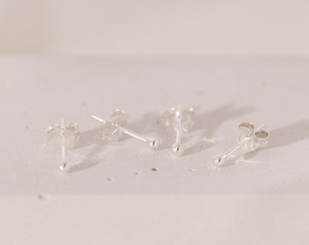 Set aus 2 Paar 925 Sterling Silber Kugel Ohrstecker von Eden Raine | Minimalistische Ohrringe | 2 mm Handarbeit | Stilvolles Geschenk für Sie