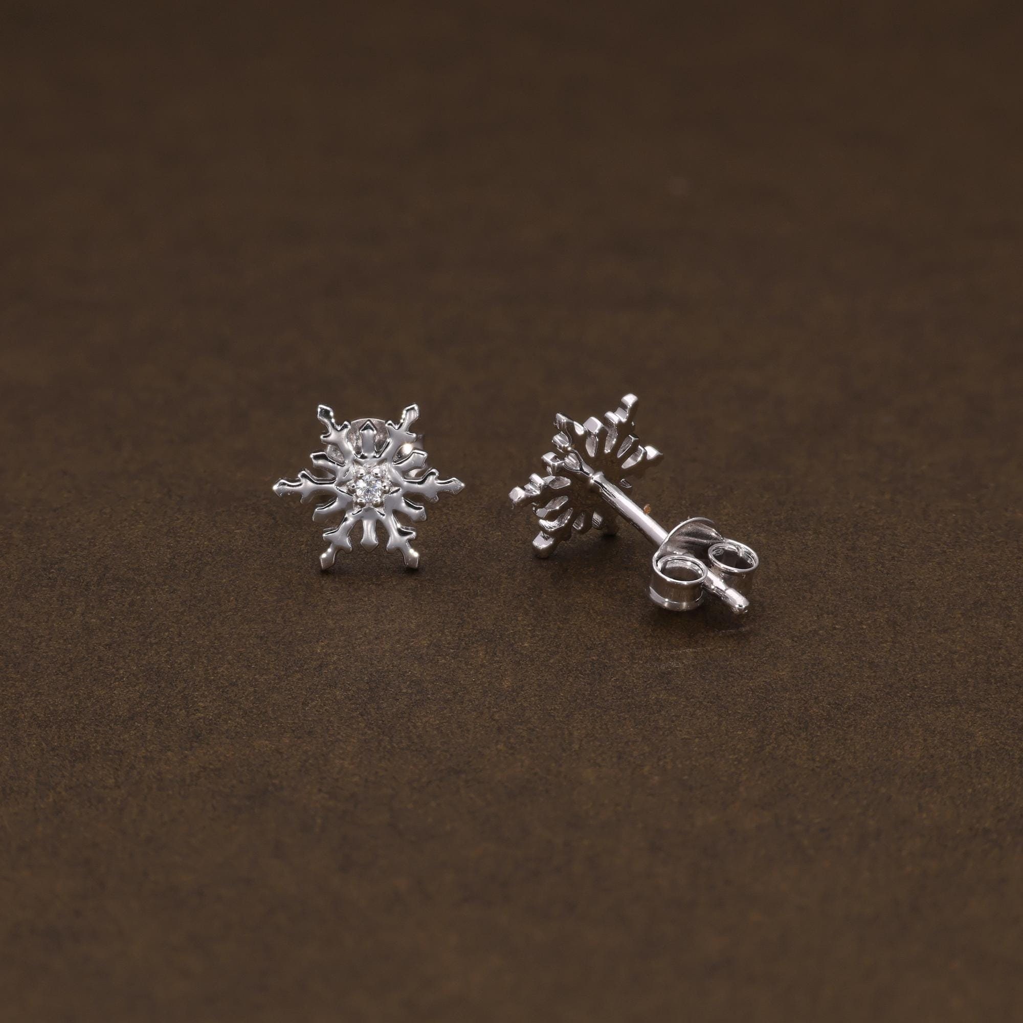 KORAS Orecchini A Fiocco Di Neve In Argento 925: Il Regalo Di Natale Perfetto Per Donne E Ragazze! Zirconia Cubica