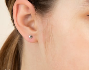 Aretes de disco de plata esterlina para mujer / Aretes geométricos minimalistas / 4 mm / Hipoalergénico / En caja de regalo