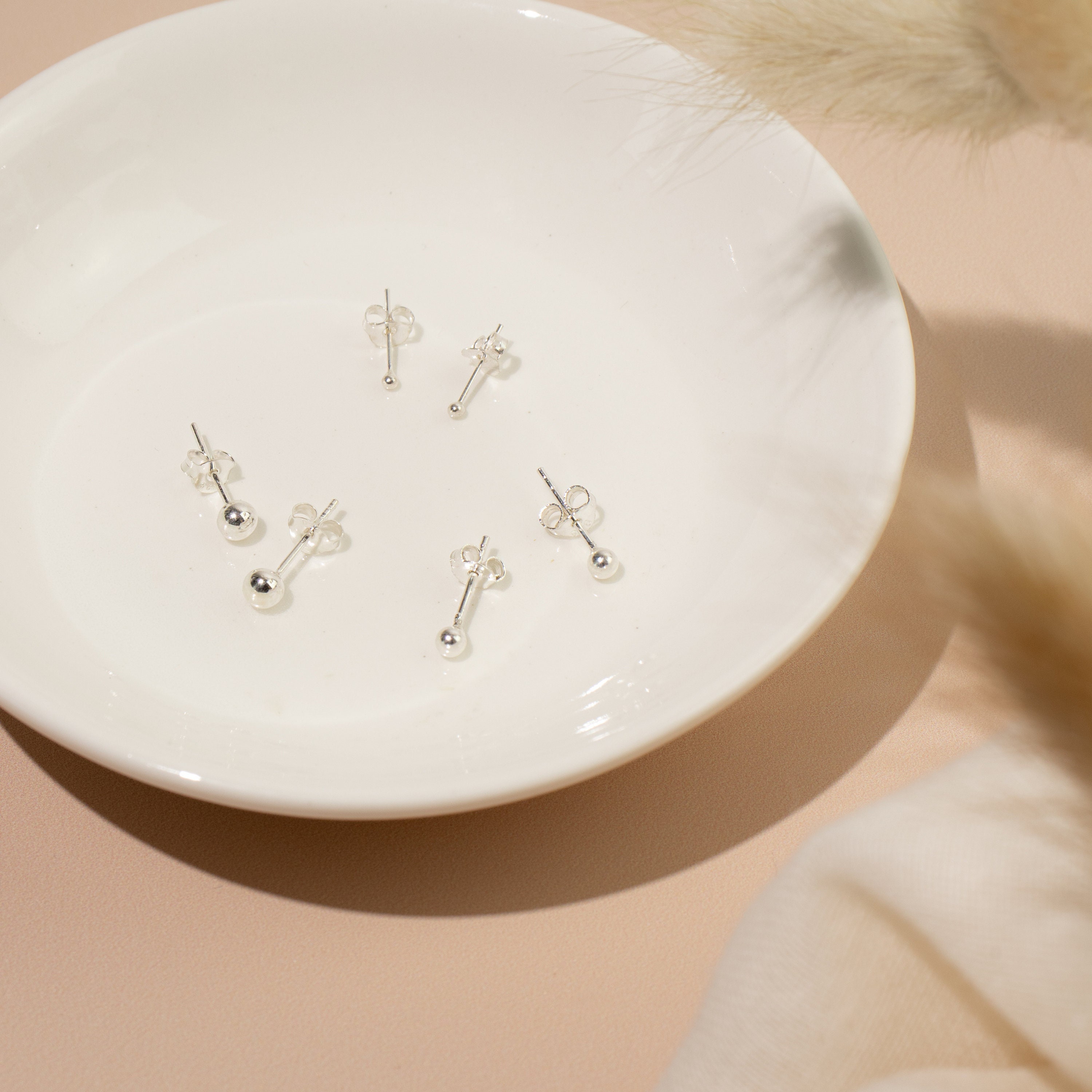 Oorknopjes met sterlingzilveren bal, minimalistische sieraden, delicate oorbellen, bruidssieraden, sierlijke oorbellen, romantisch cadeau voor haar