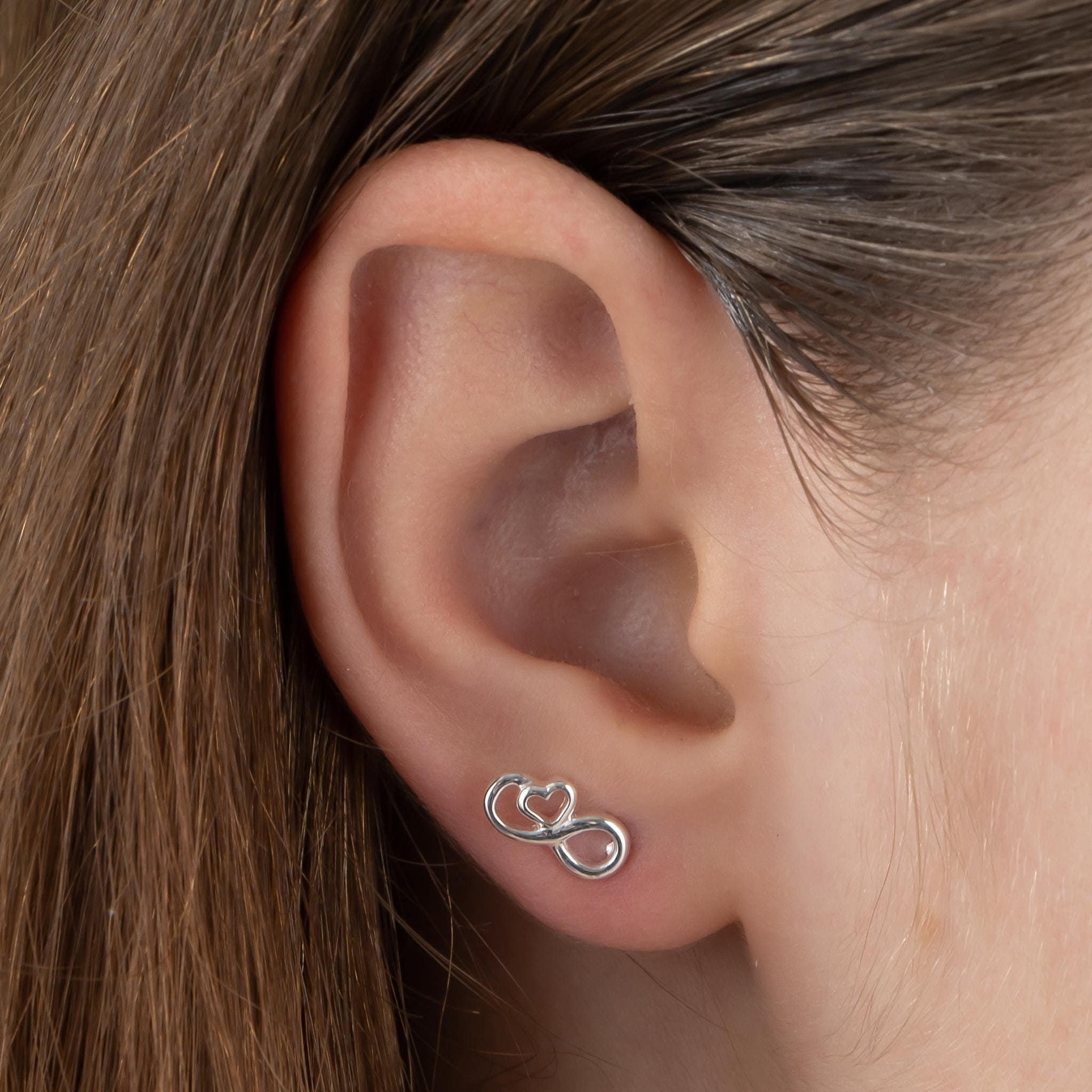 イヤリング TATIANA Unbalanced heart earrings EC1906 Two-Tone Heart Earrings – The Golden Bear
