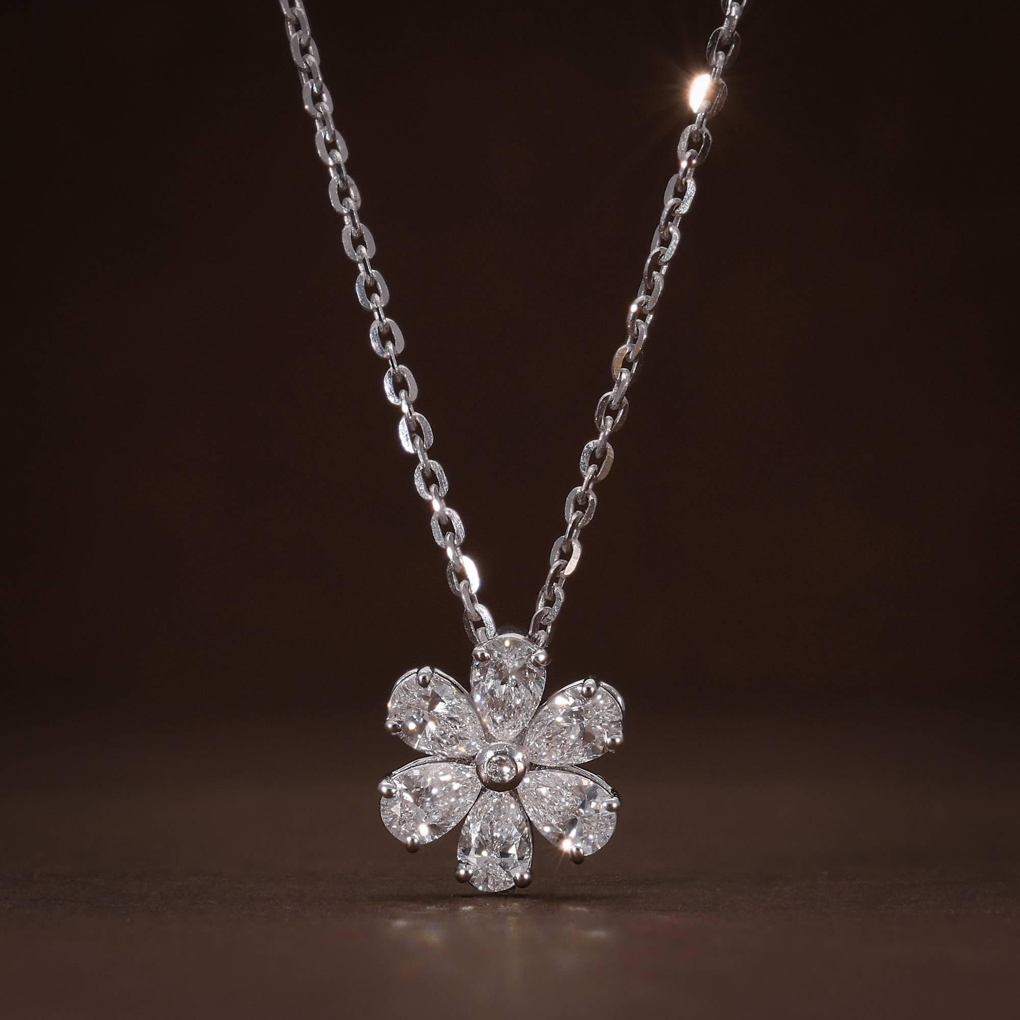 【HYERES LOR】24FW★ Essence Lab Diamond Flower NC S 10K 0.79 Ctw Floral Lab Grown Diamond Pendant Necklace in 18k