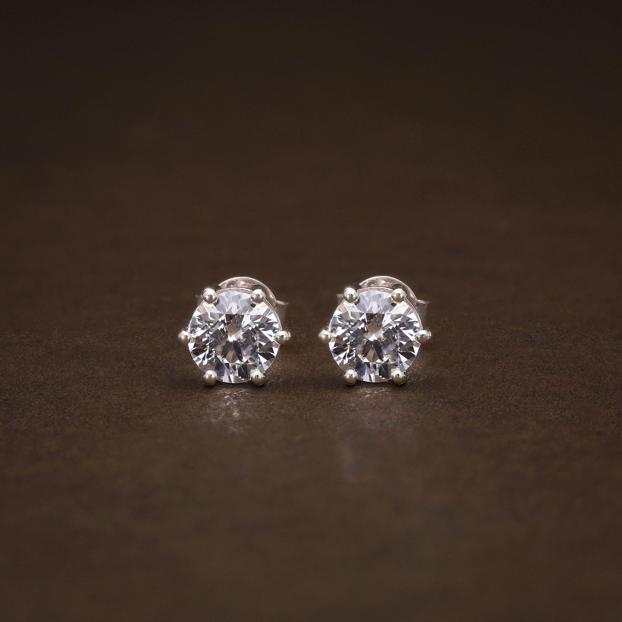 Orecchini a perno in argento sterling con zirconia cubica e Orecchini a perno in argento sterling con zirconia cubica e